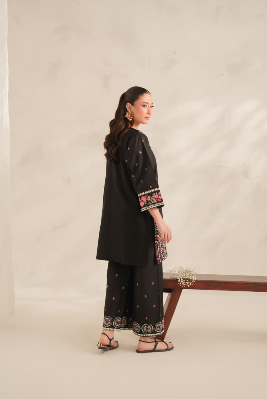BLACK EMB 2PC