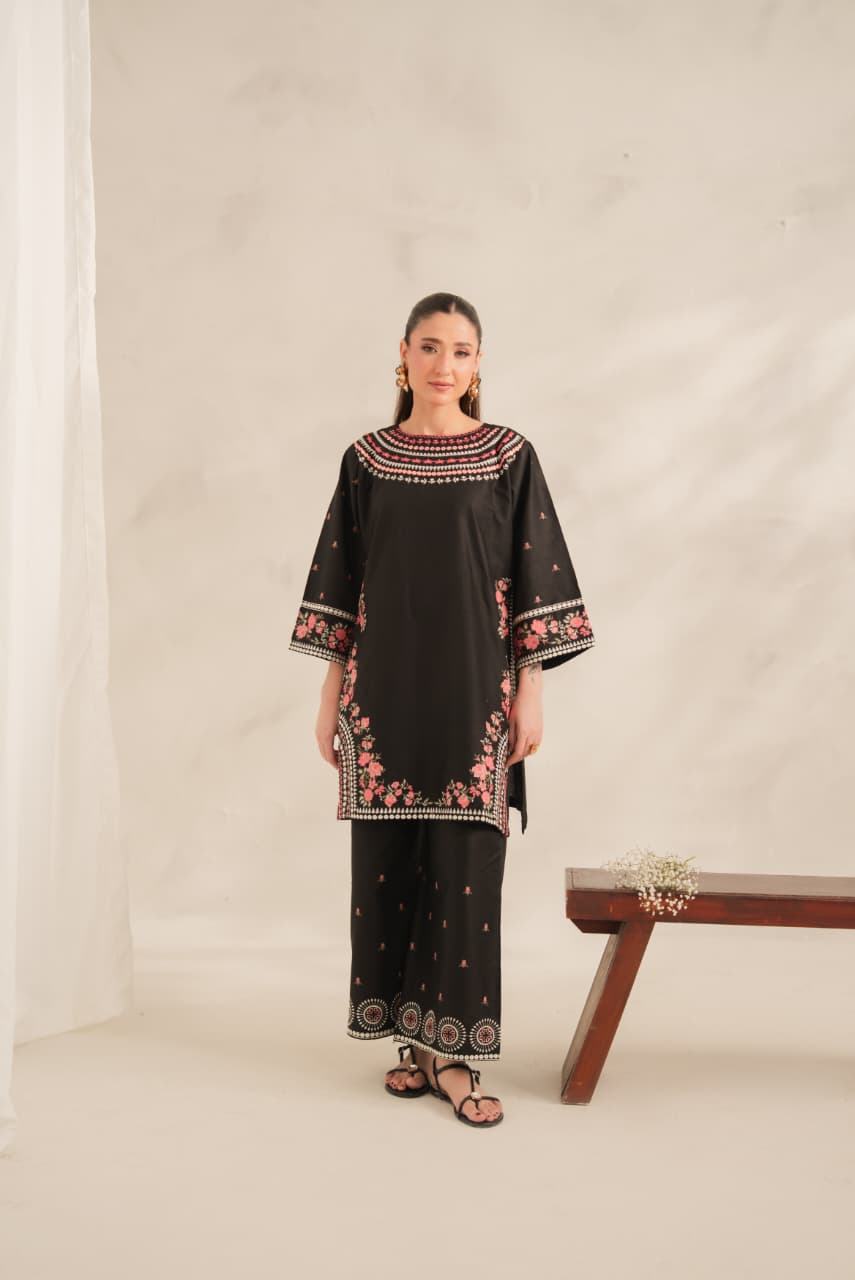 BLACK EMB 2PC