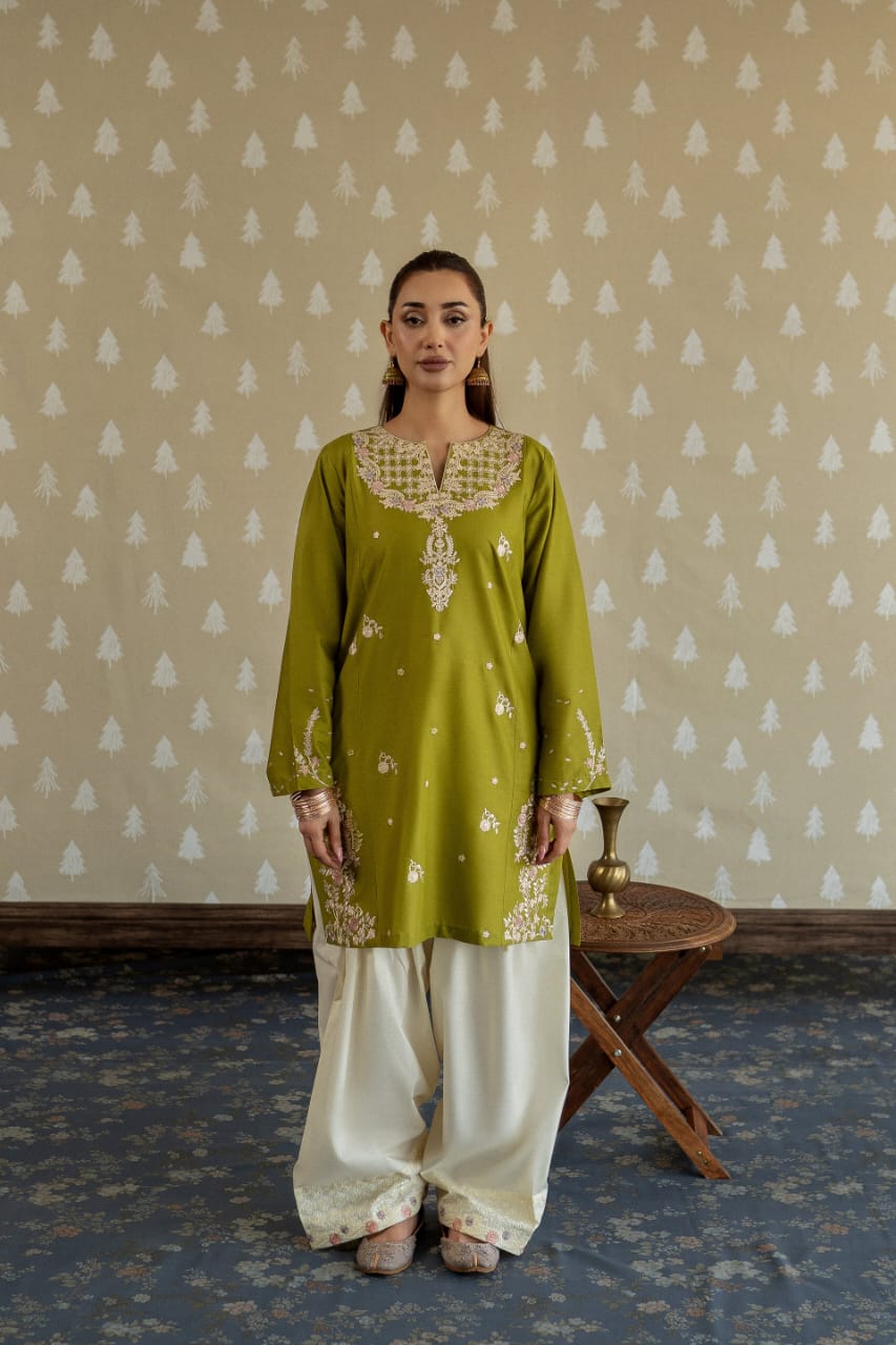 MAHIRA EMB 2PC