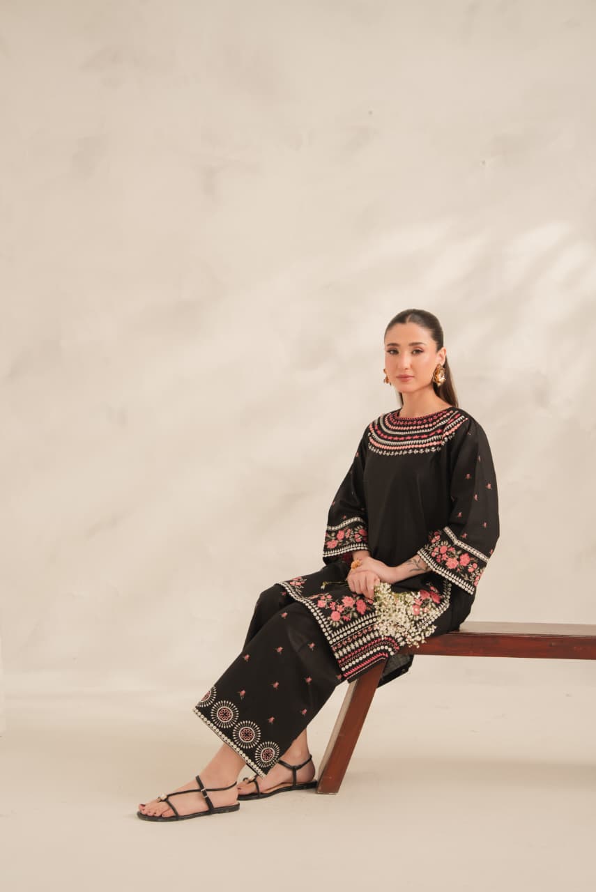 BLACK EMB 2PC