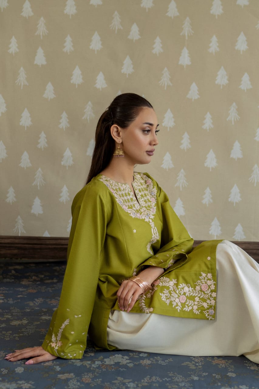 MAHIRA EMB 2PC