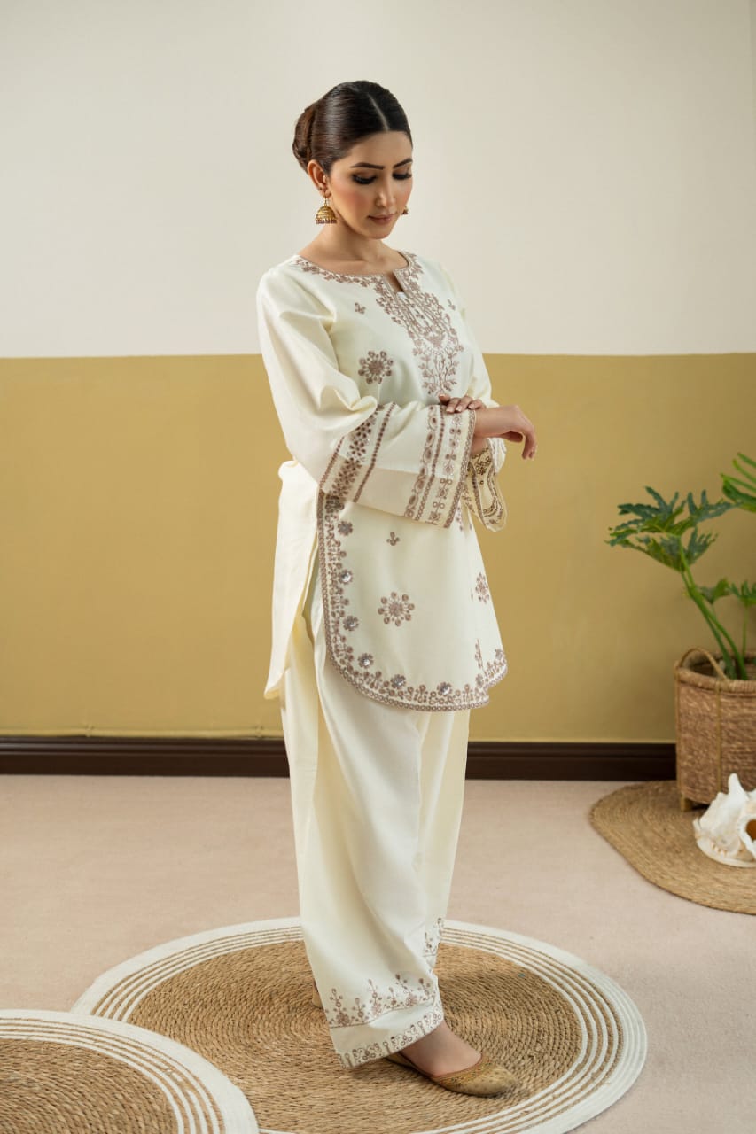 Cream Vila EMB 2PCS