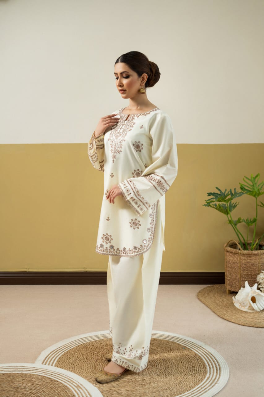 Cream Vila EMB 2PCS