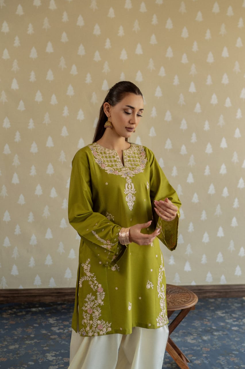 MAHIRA EMB 2PC