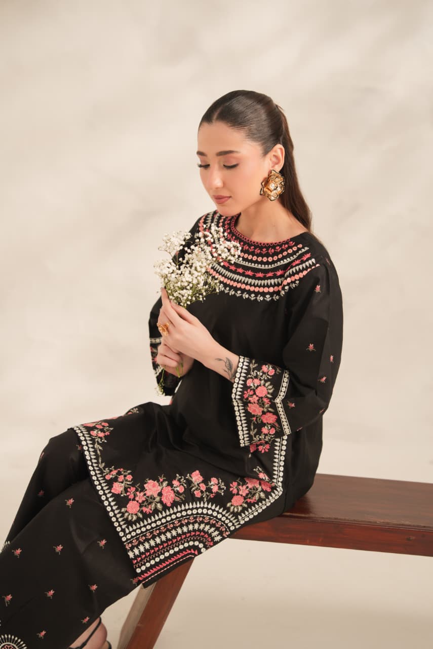 BLACK EMB 2PC