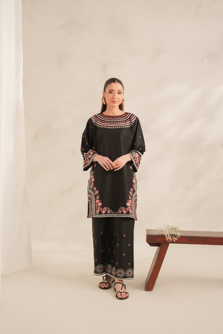 BLACK EMB 2PC